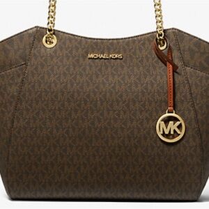 Bundle Jet Set Large Signature Logo Shoulder Bag, brand new belt and dust bag.